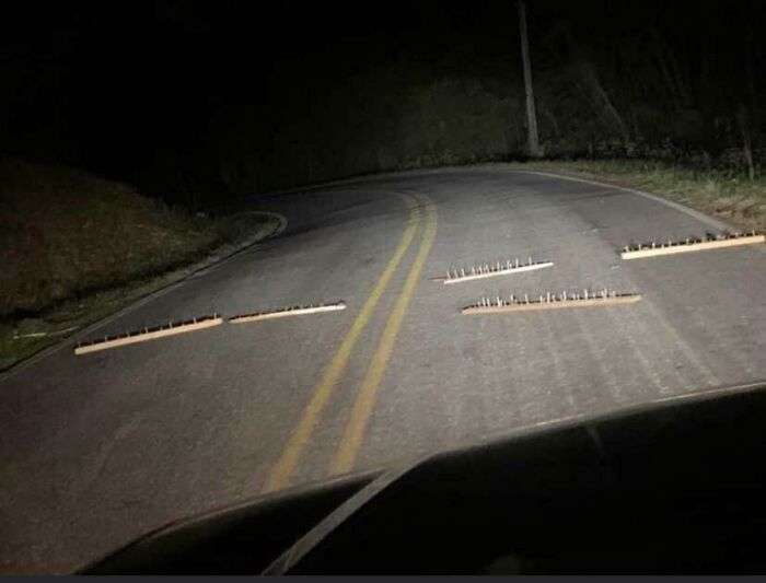 Imagina ir conduciendo de noche y encontrarte esto