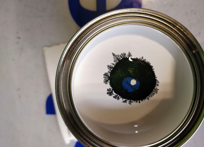 Estaba mezclando pintura y parece un planeta boscoso
