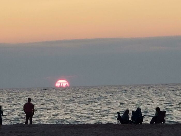 El horizonte de Chicago visto a más de 80 kms de distancia, al atardecer en las dunas de Indiana