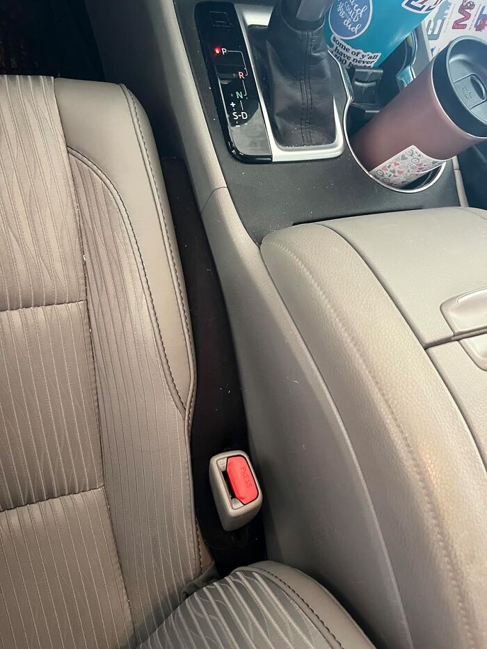 Drop Stop es básicamente el superhéroe que evita que los huecos laterales de tu automóvil se conviertan en agujeros negros