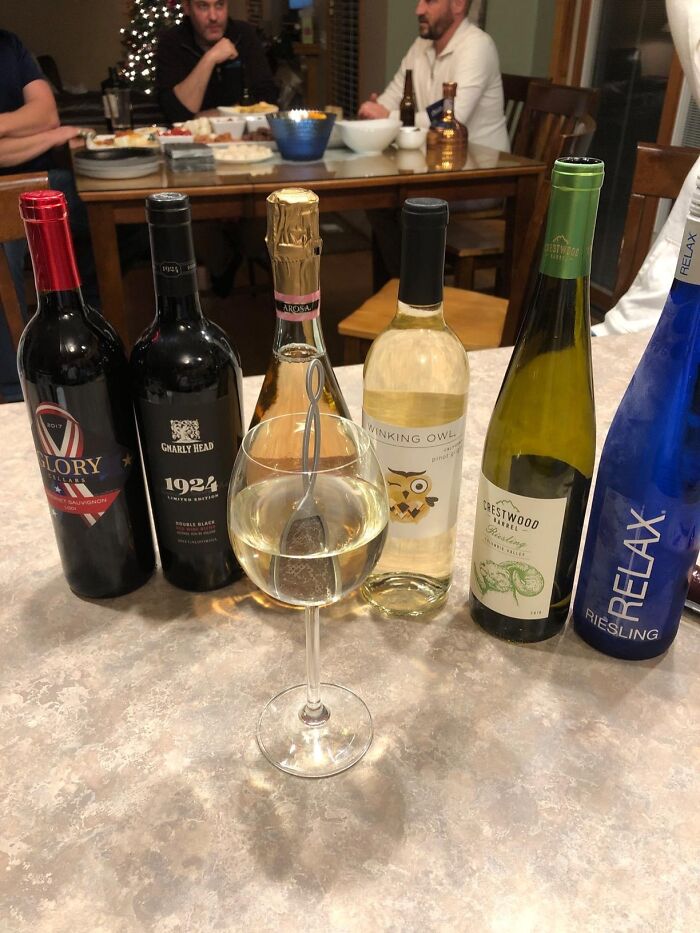 Estas varitas de vino lo purifican al verterlo, ¡porque los mejores vinos son los que se disfrutan sin dolor de cabeza!