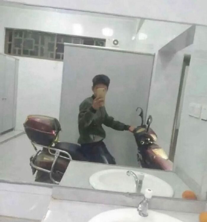 37 Bizarre Human Moments, As Shared On “Humans Doing Human Things” (New Pics)