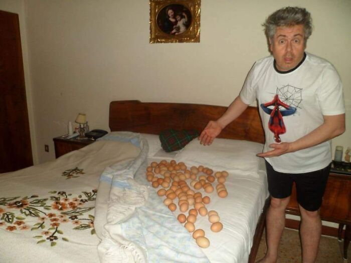 37 Bizarre Human Moments, As Shared On “Humans Doing Human Things” (New Pics)