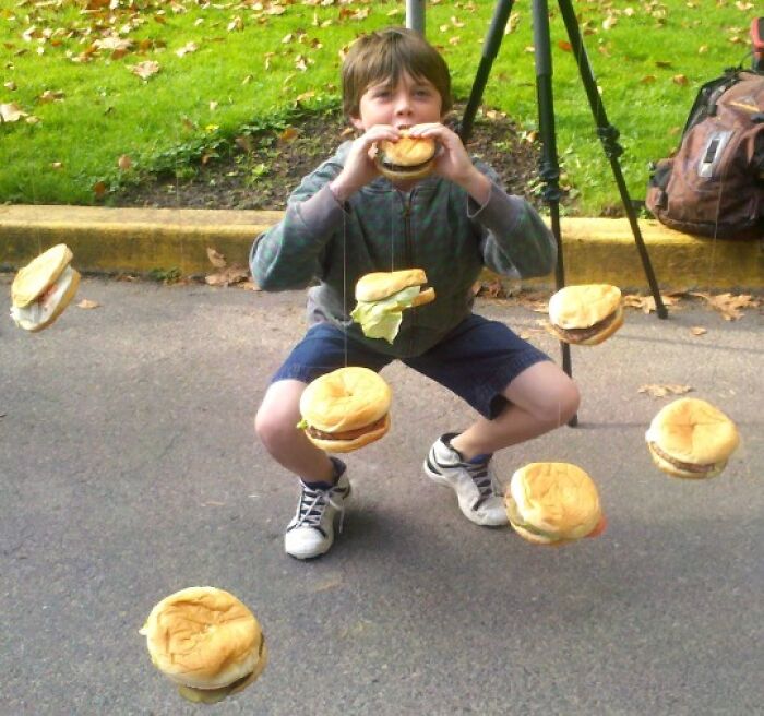 37 Bizarre Human Moments, As Shared On “Humans Doing Human Things” (New Pics)