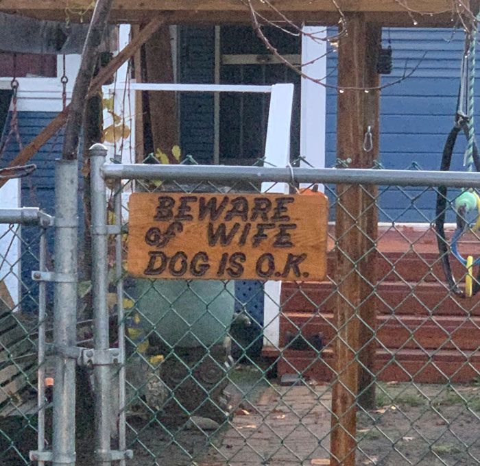 50 Times Signs Had No Right To Be This Funny, As Shared In This Facebook Group