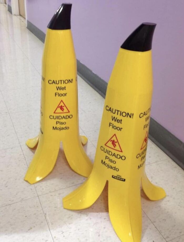 50 Times Signs Had No Right To Be This Funny, As Shared In This Facebook Group