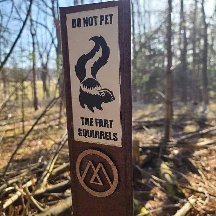 50 Times Signs Had No Right To Be This Funny, As Shared In This Facebook Group