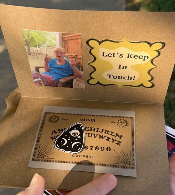 La abuela de mi mejor amiga ha fallecido, y dejó estas tarjetas para 