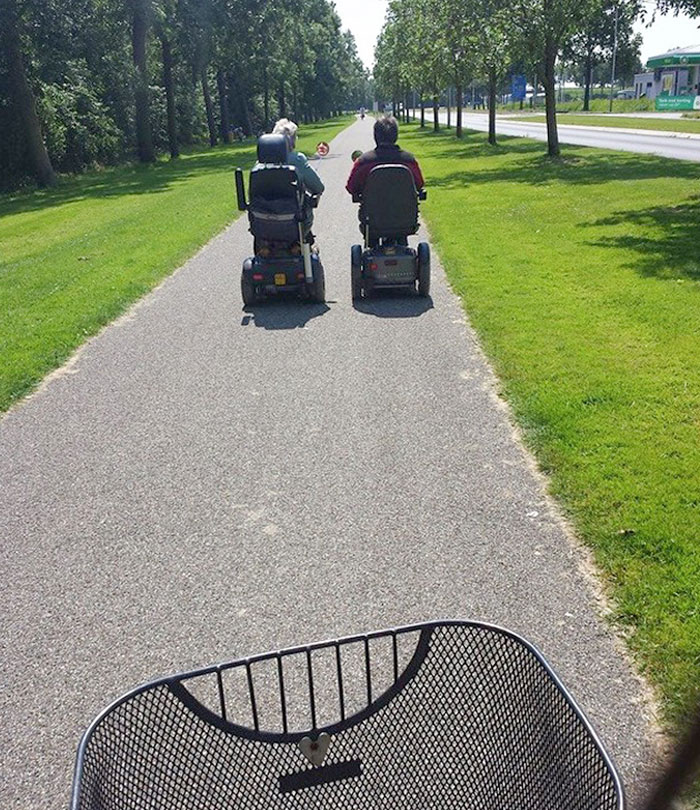 Mi abuela me escribió para decirme que tenía una carrera hoy, luego me mandó esta foto