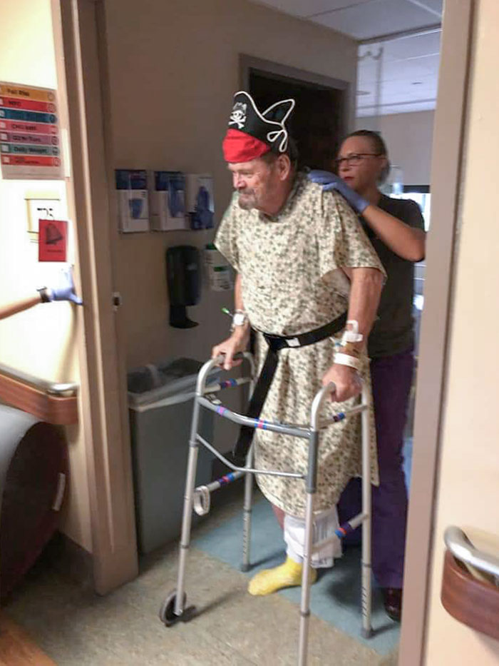 Mi abuelo ha perdido un pie, así que ha salido disfrazado de pirata