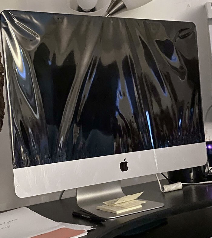 A mi madre le gusta dejar el plástico en su pantalla