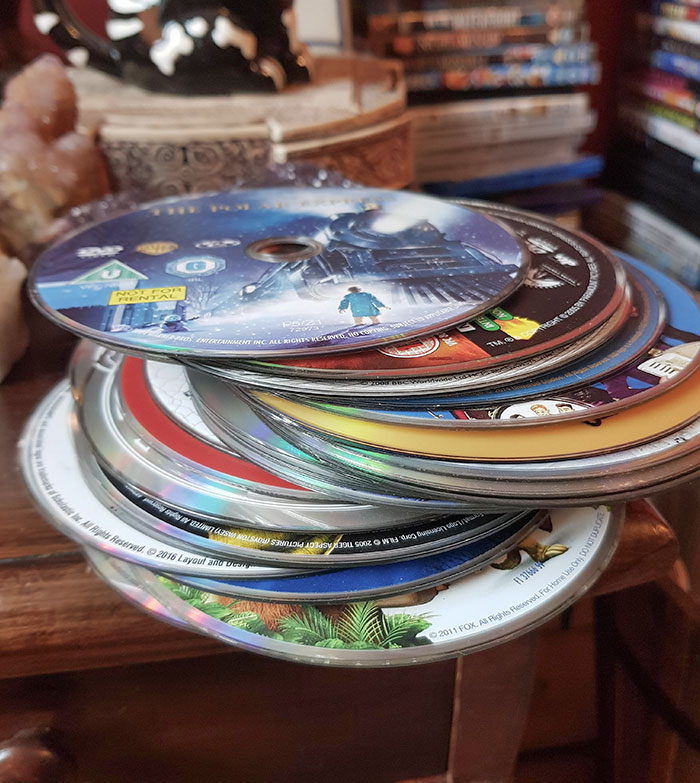 Así almacenan mis padres sus DVDs