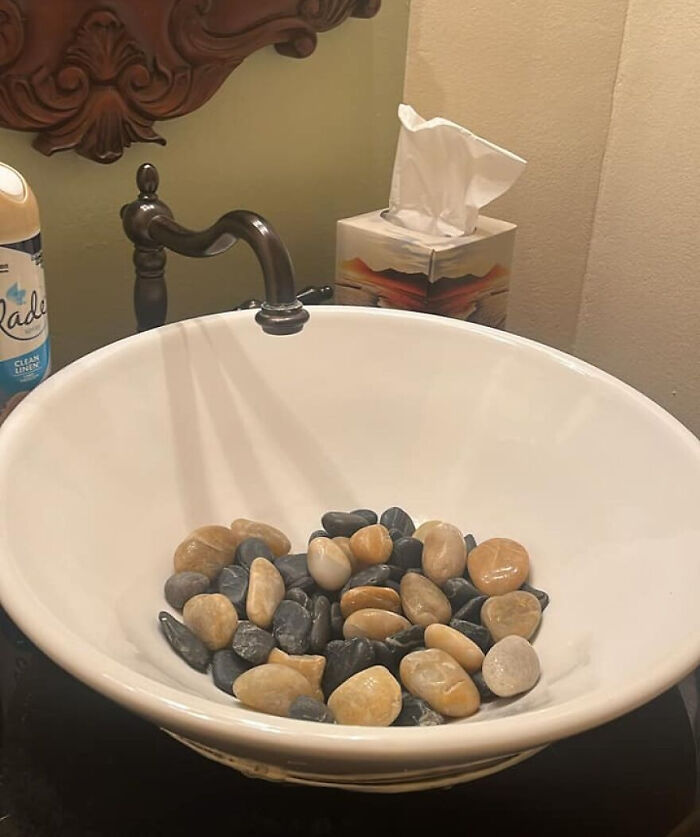 Este lavabo en casa de mis padres me cabrea mucho