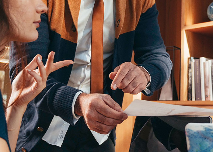20 Personas comparten cosas que hacen a escondidas por las que no sienten remordimientos
