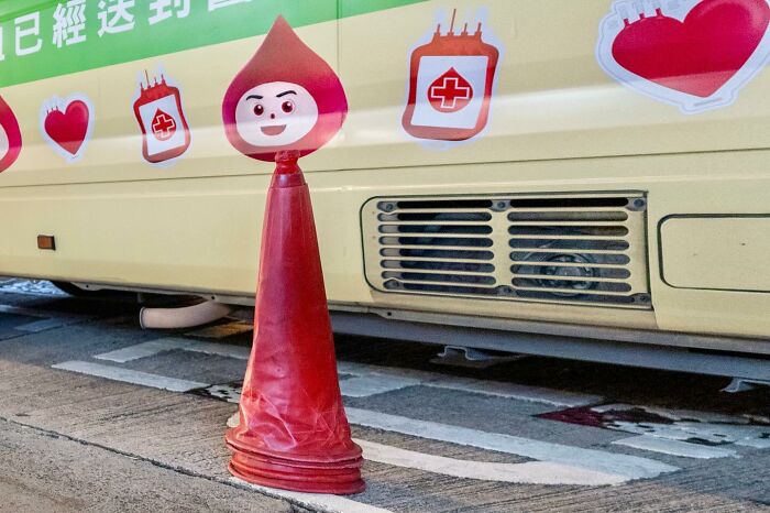 Lucky Coincidences: 20 Perfectly Timed Pictures Taken By Edas Wong (New Pics)
