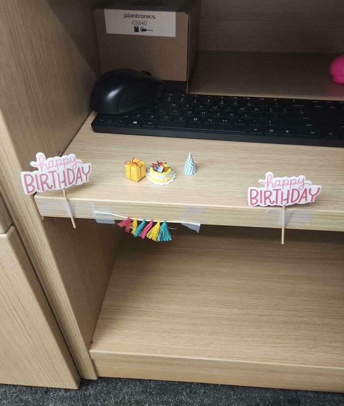Les pedí a mis compañeros que no pusieran grandes decoraciones en mi mesa