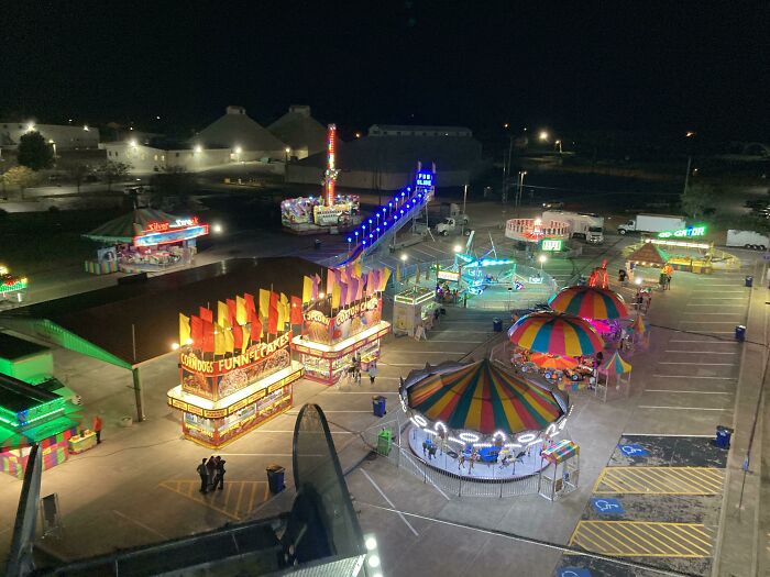 Solo había unas 10 personas en la feria la noche que abrió
