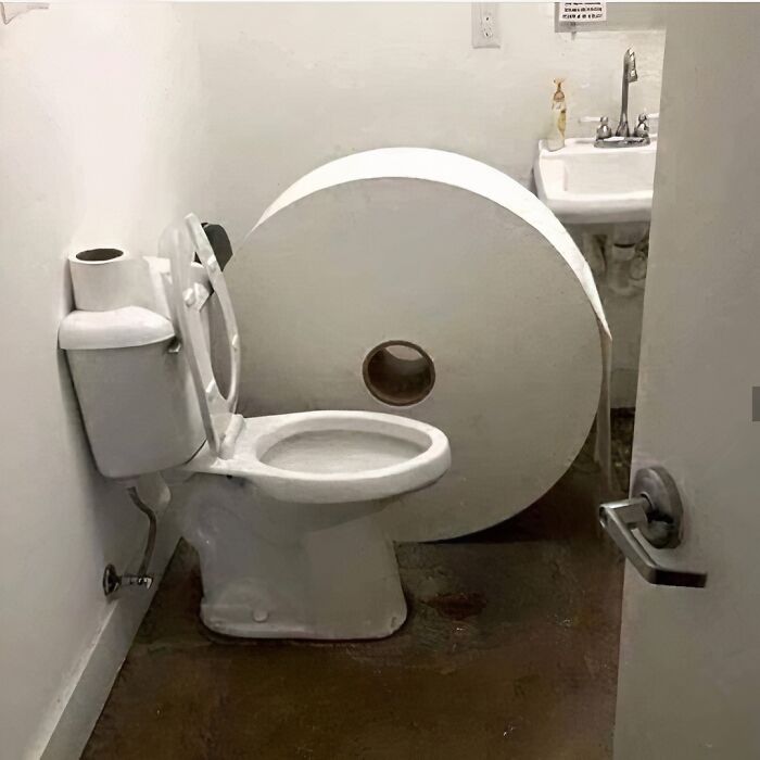 50 Cursed Images That Get Weirder The More You Scroll, As Shared On This Instagram Account