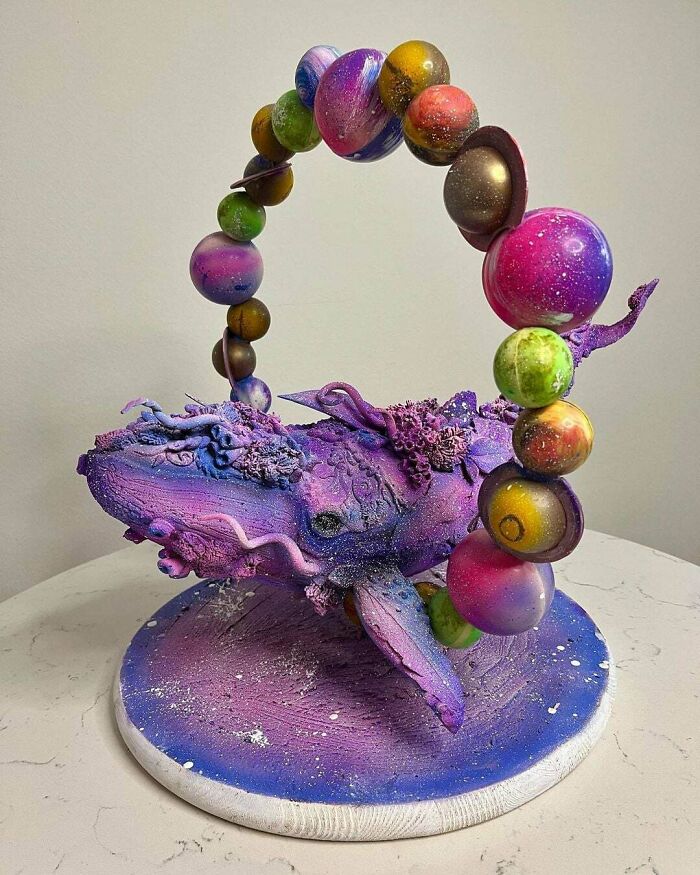 Tarta con una ballena espacial