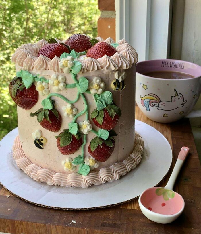 Me he hecho esta bonita tarta de fresa