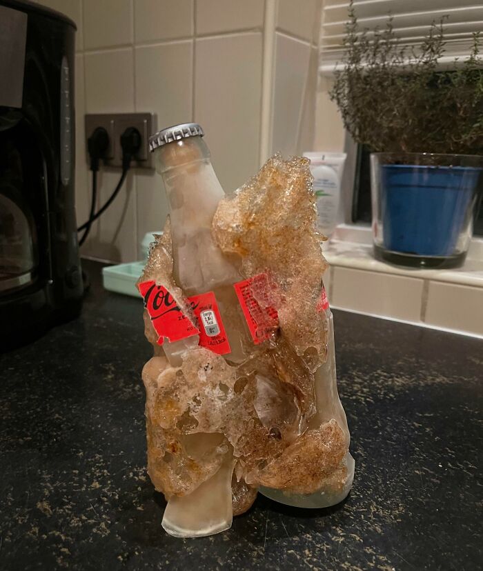 Se me olvidó sacar la cocacola del congelador