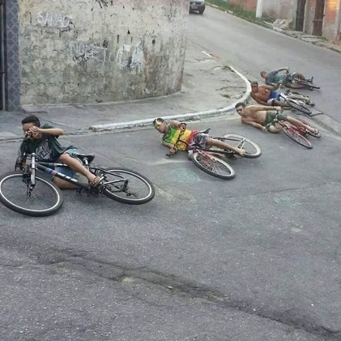 50 Cursed Images That Get Weirder The More You Scroll, As Shared On This Instagram Account