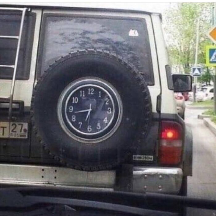 50 Cursed Images That Get Weirder The More You Scroll, As Shared On This Instagram Account