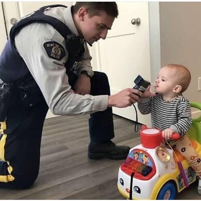 50 Cursed Images That Get Weirder The More You Scroll, As Shared On This Instagram Account