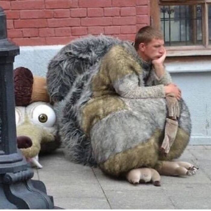 50 Cursed Images That Get Weirder The More You Scroll, As Shared On This Instagram Account
