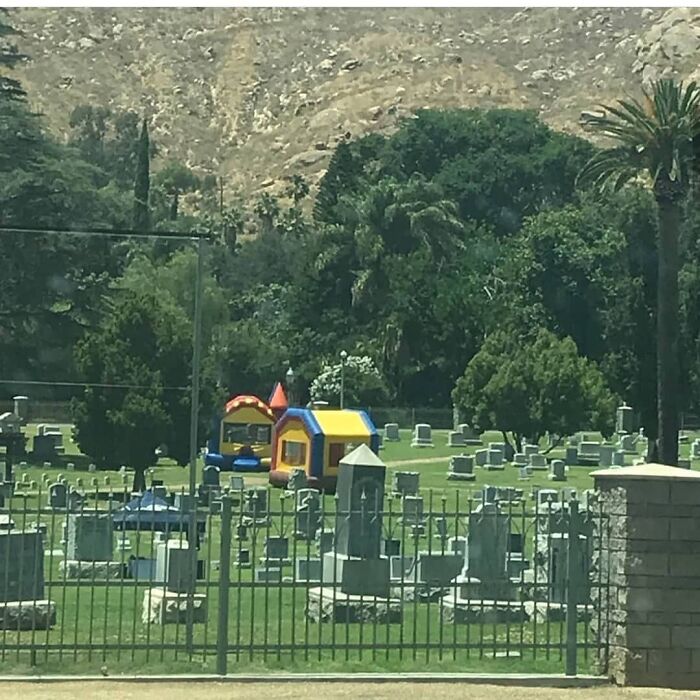 50 Cursed Images That Get Weirder The More You Scroll, As Shared On This Instagram Account