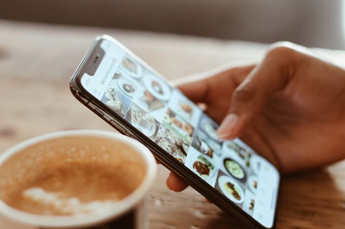20 Tendencias vergonzosas y molestas que se han colado en nuestra vida diaria