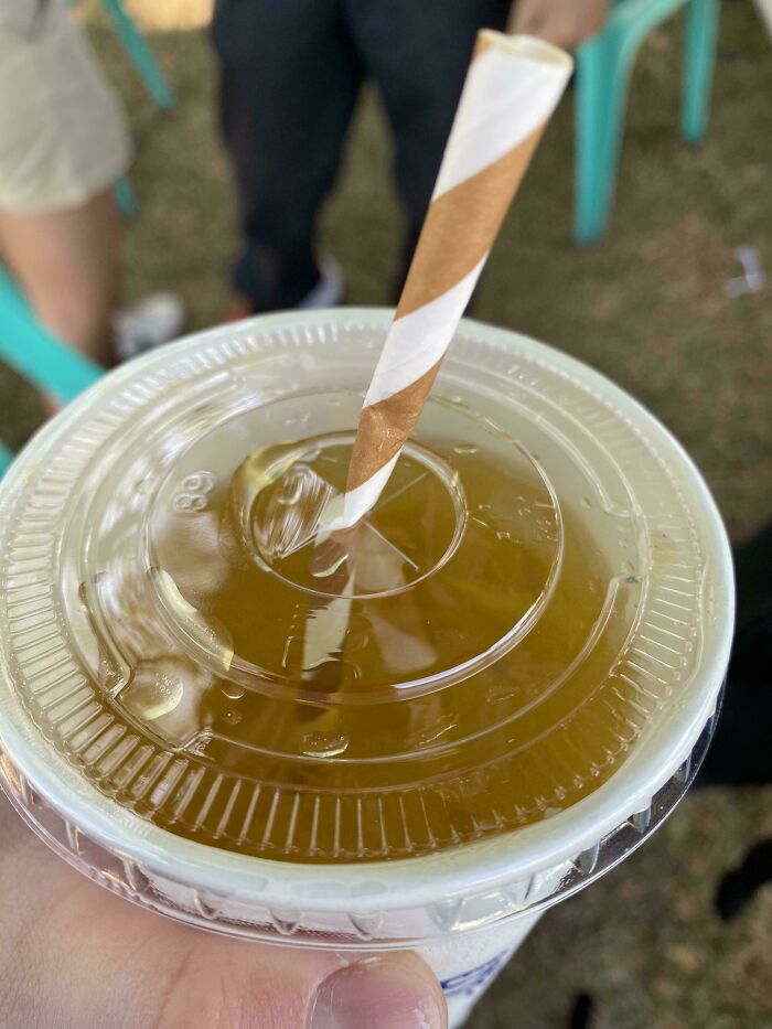 Por esto odio las pajitas de papel