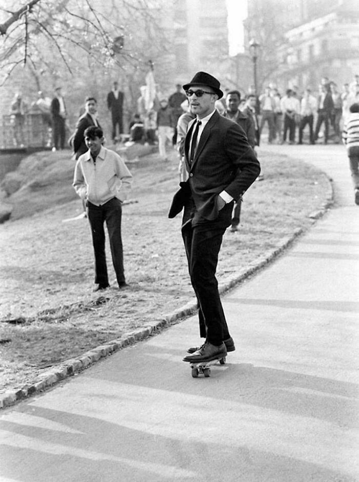 Atravesando Central Park en monopatín en los 60