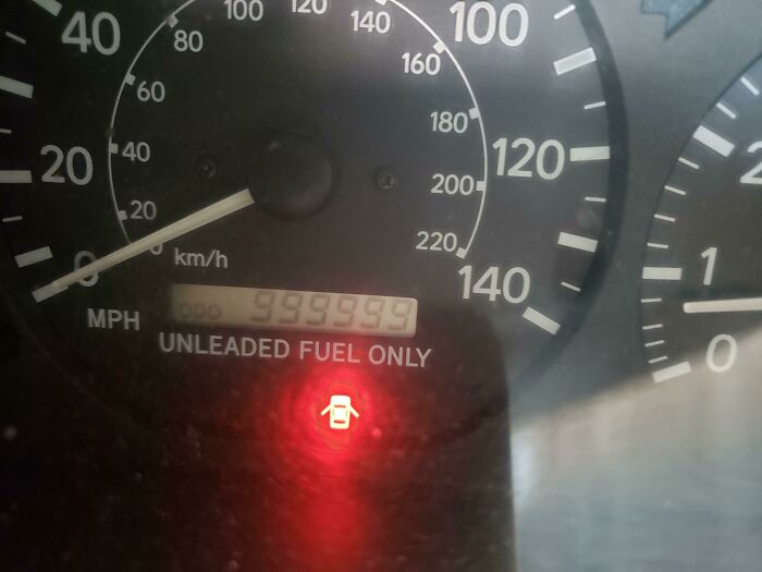 Este cliente ha venido a cambiar los neumáticos, su coche llevaba 1 millón de millas recorridas