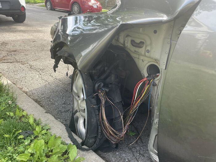 El cliente dijo que "el neumático explotó y se le salieron los cables", no esperaba esto
