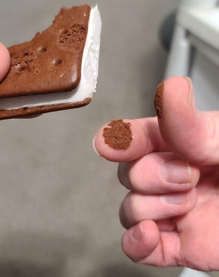 He cometido el error de tocar mi sandwich de helado