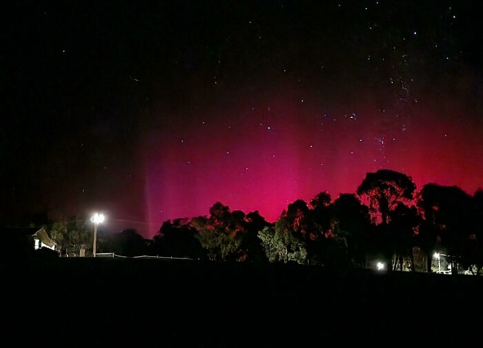 Aurora austral mientras paseaba al perro esta mañana