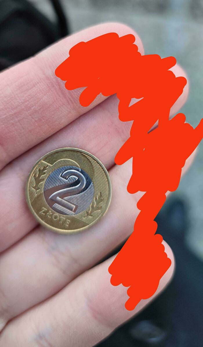 He encontrado una moneda (huellas dactilares censuradas porque sois muy raritos y os conozco)