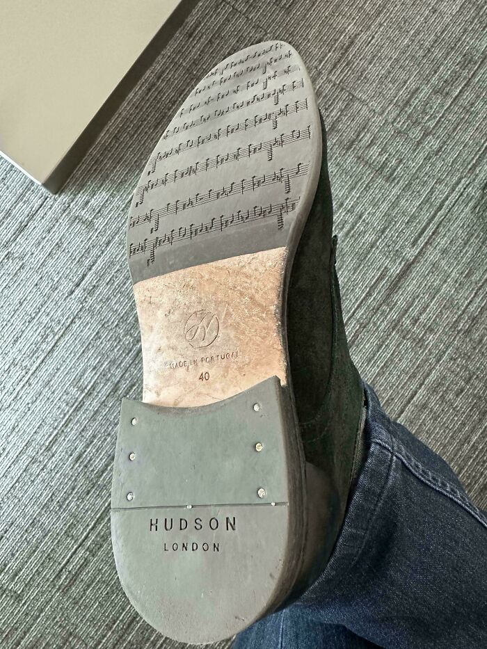 Las suelas de mis zapatos tienen partituras