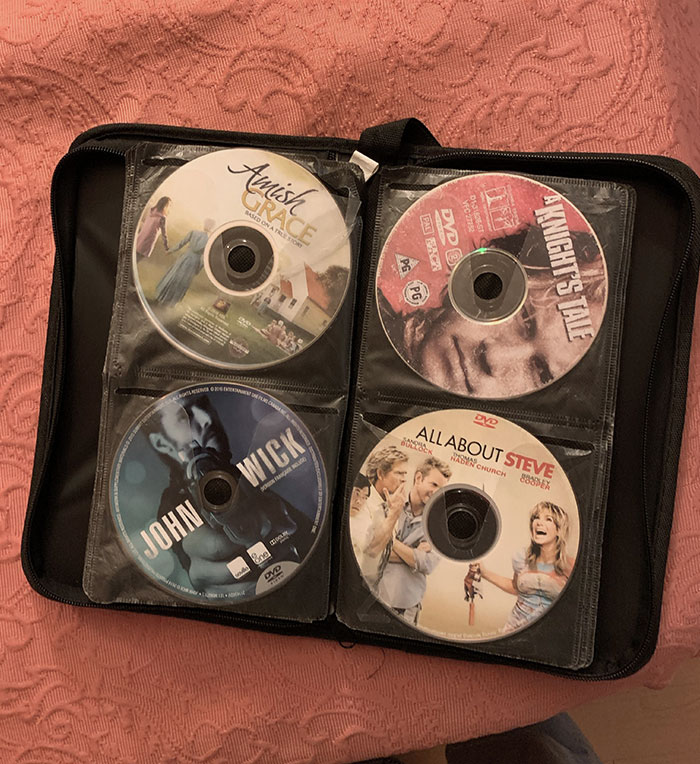 Este hotel viene con reproductor de DVD y muchas películas para ver