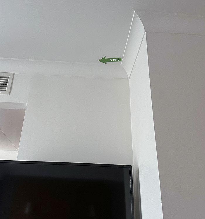 Hay una flecha señalando hacia la Meca en este hotel de Londres