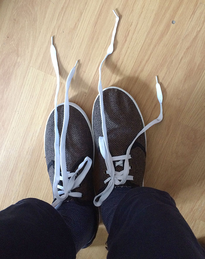 Zapatos nuevos que venían con estos cordones