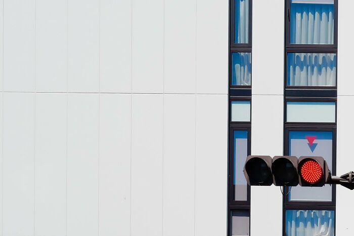 26 Funny Accidental Images That Were Taken At The Right Time And Place By This Street Photographer (New Pics)