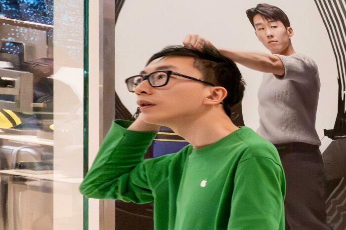 26 Funny Accidental Images That Were Taken At The Right Time And Place By This Street Photographer (New Pics)
