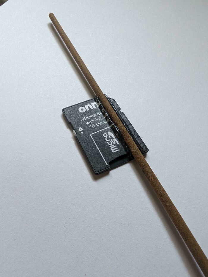 Estos dos objetos de mi cajón se han unido químicamente