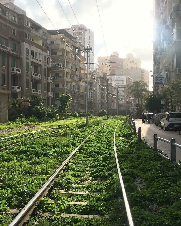 Vías ferroviarias en desuso en Alejandría, Egipto