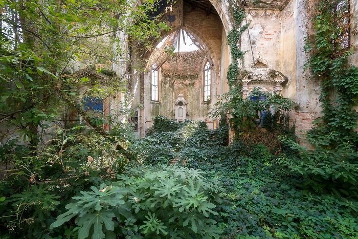Vieja iglesia en Italia