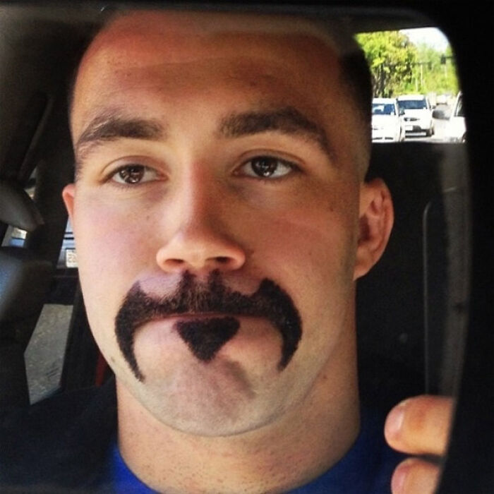 Bat-bigote