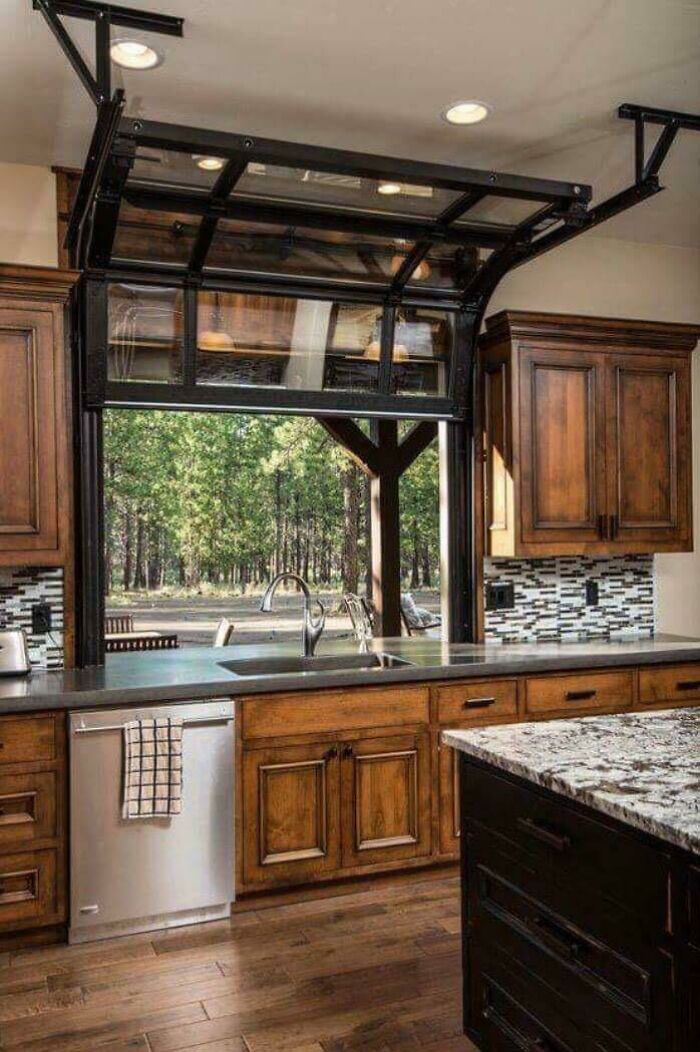 Ventana de la cocina estilo puerta de garaje