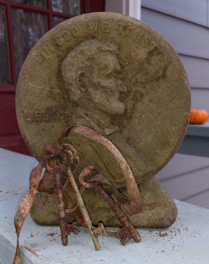 Penique gigante con tres llaves esqueleto, lo más raro que he encontrado detectando metal